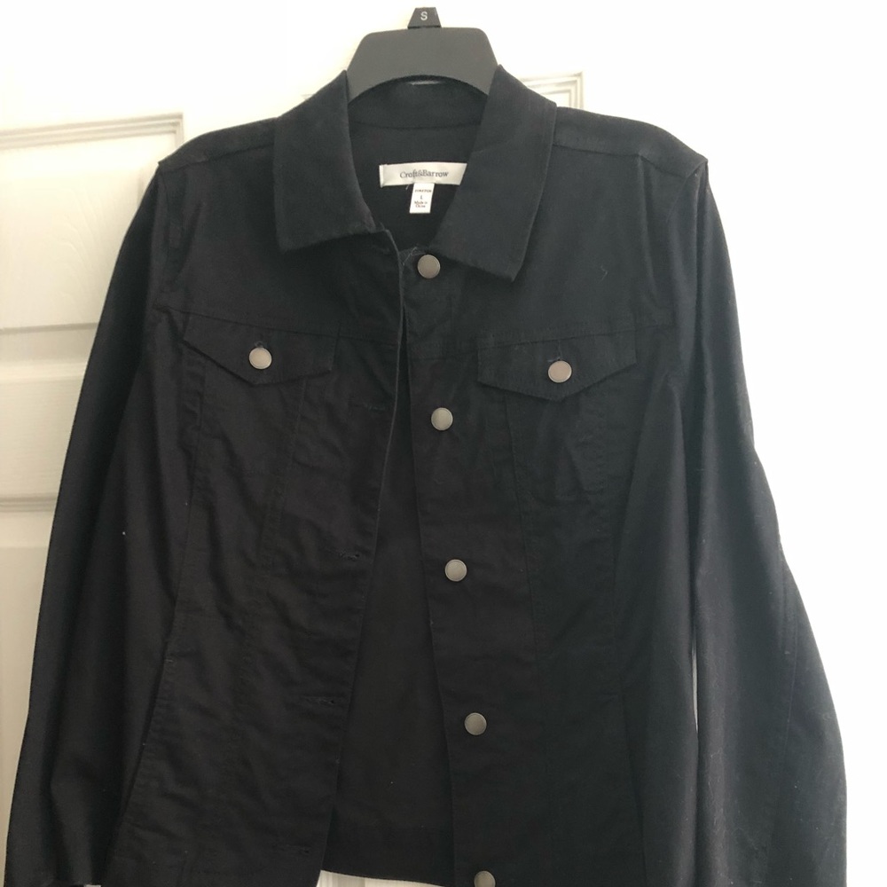 Lightweight cropped black jacket